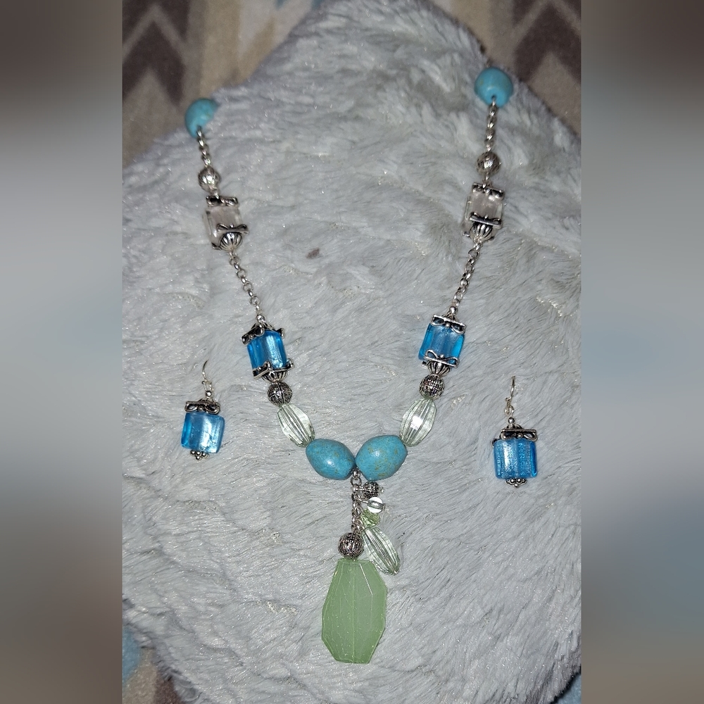 Avon Vintage Turquoise Blue Green Necklace Earrings Set